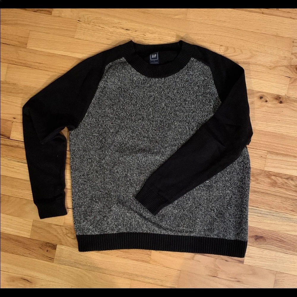 Gap sweater